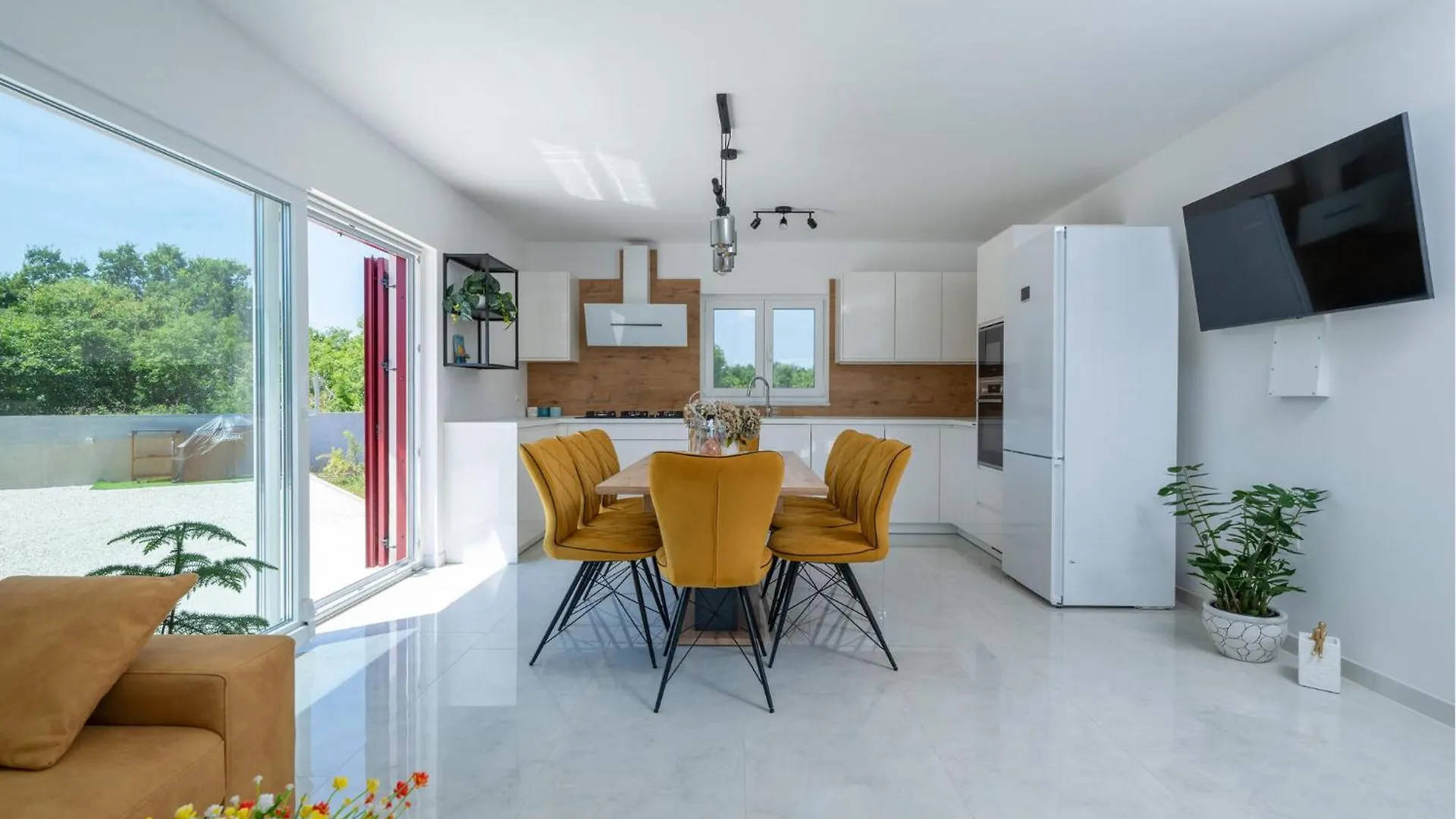 Beautiful Home In Mali Vareski With Wifi 0*,